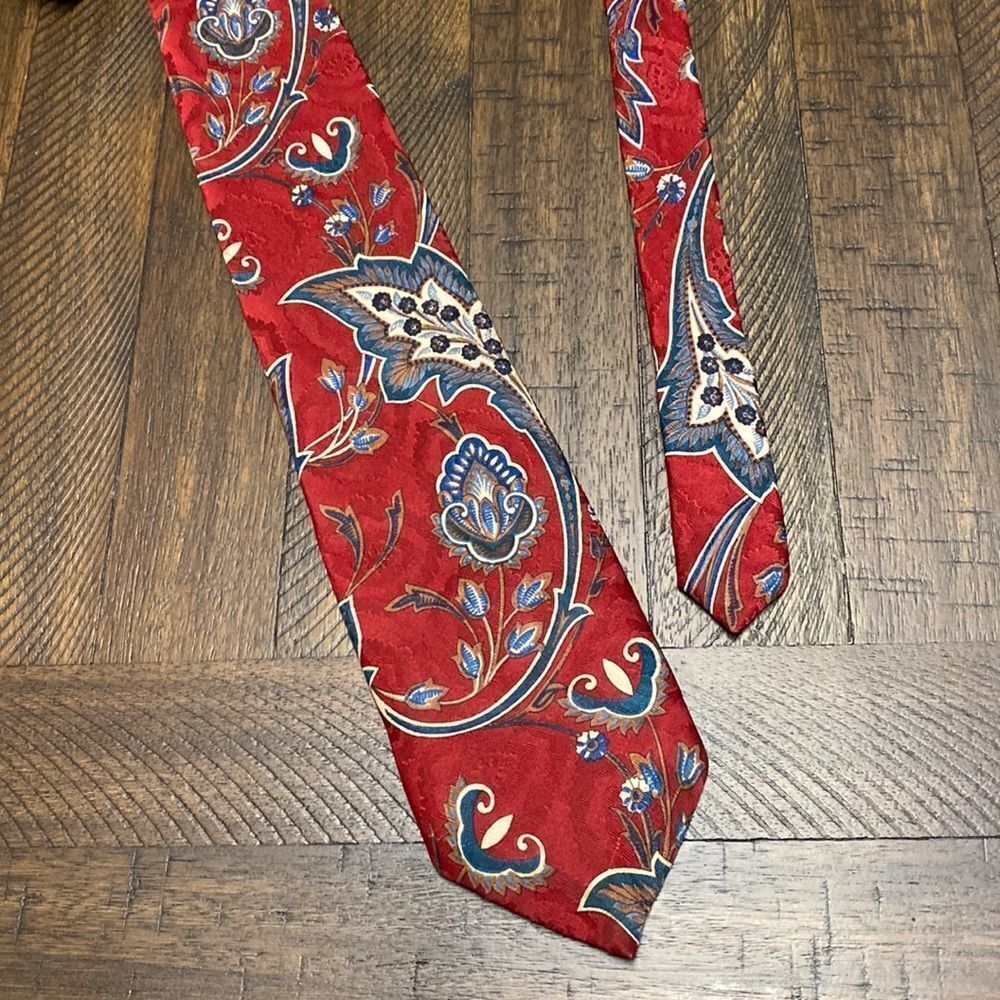 Oscar de la Renta Couture Silk Mens Neck Tie Red Paisley